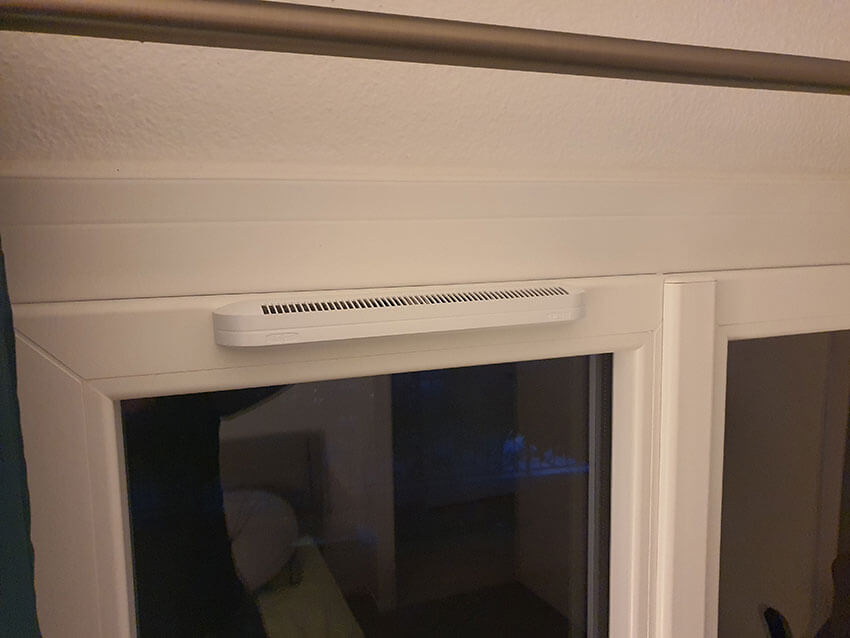 poser grille acoustique pour fenêtre